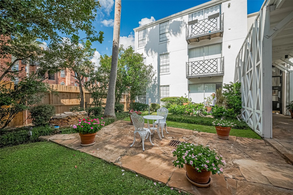 2333 Bering Dr unit 334, Houston, TX 77057 - photo 1