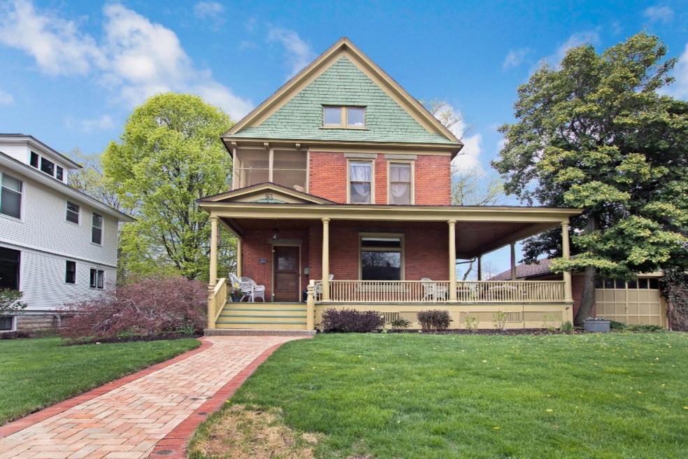 Exterior Pic_Page_01
