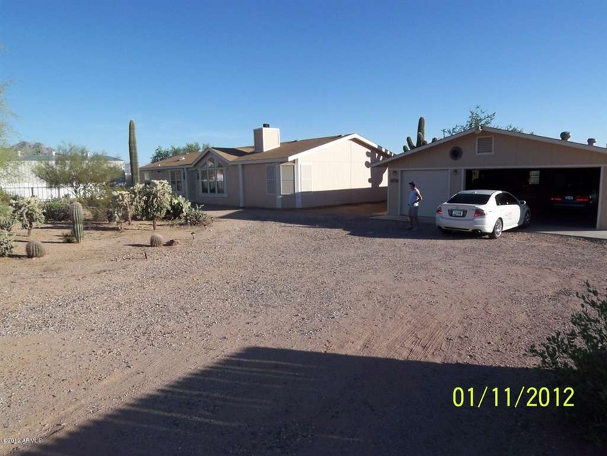 front of home with garage