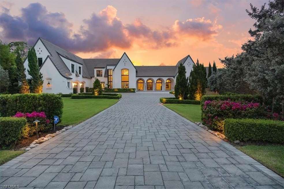 View of front facade featuring a front yard, stucc