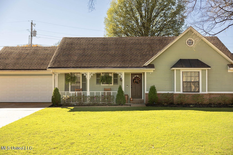 9811 Cherokee Dr, Olive Branch, MS 38654 - photo 1