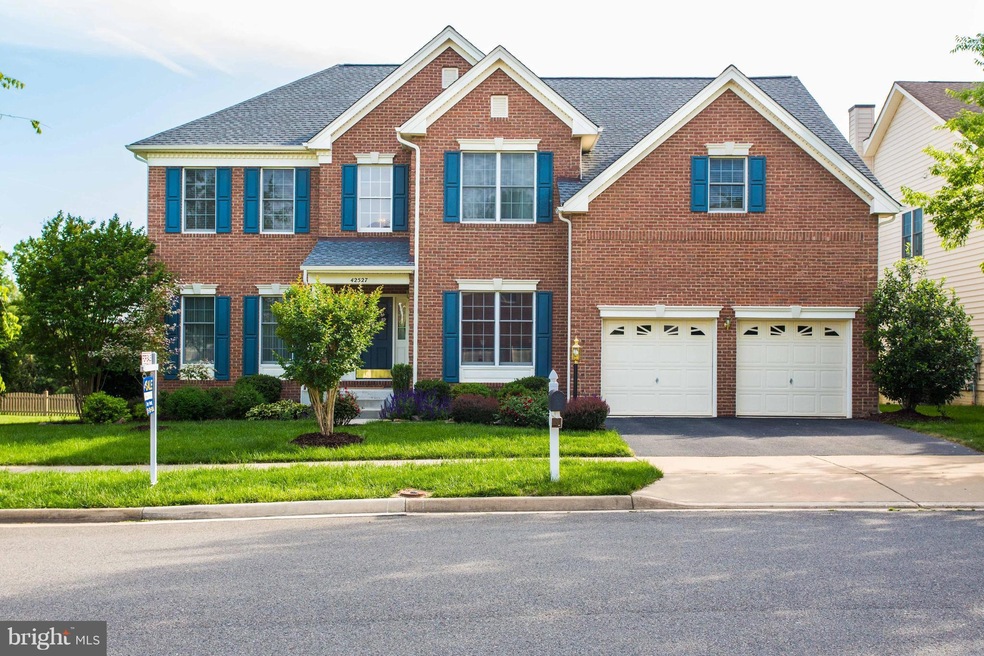 42527 Lewiston Dr, Chantilly, VA 20152 - photo 1