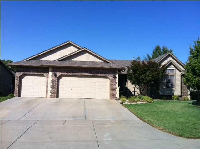 Great Curb Appeal!