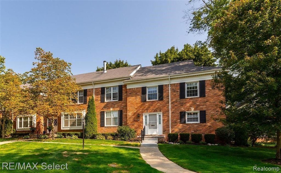 1400 Trailwood Path, Bloomfield Hills, MI 48301 - photo 1