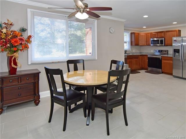 609 Holland Dr, Statesville, NC 28677 - photo 1