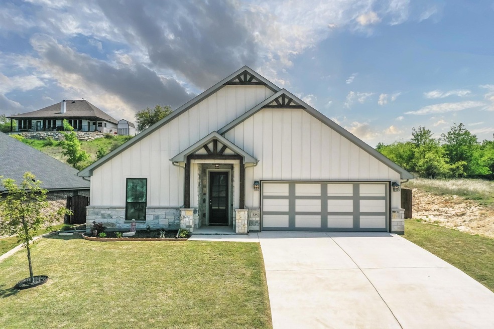 325 Pleasant View Dr, Weatherford, TX 76086 - photo 1