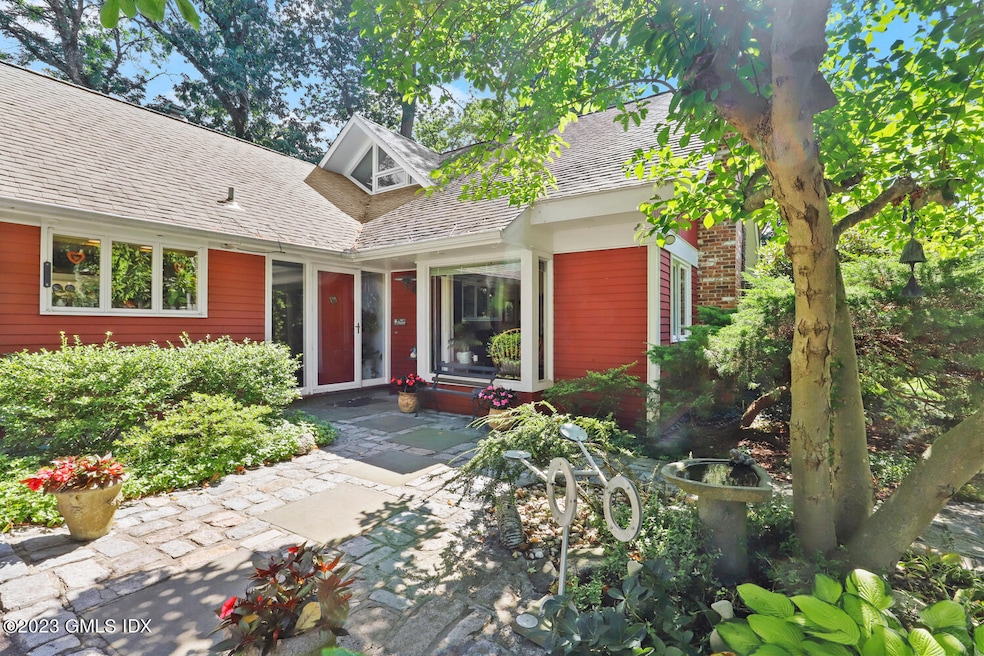236 Riverside Ave Riverside CT-large-008