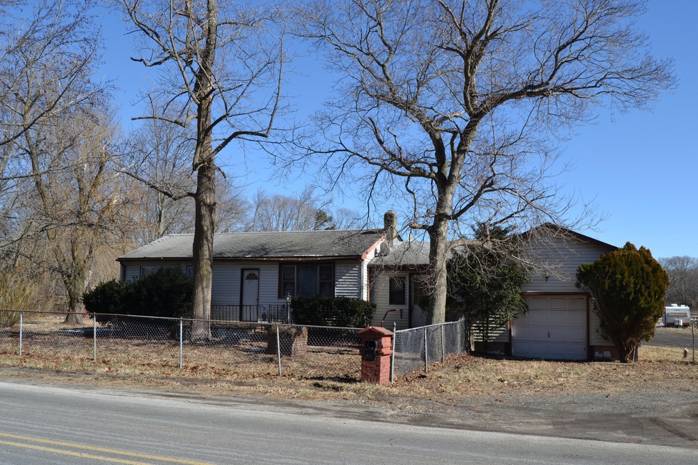 1152 Maxim Southard Rd, Howell, NJ 07731 - photo 1