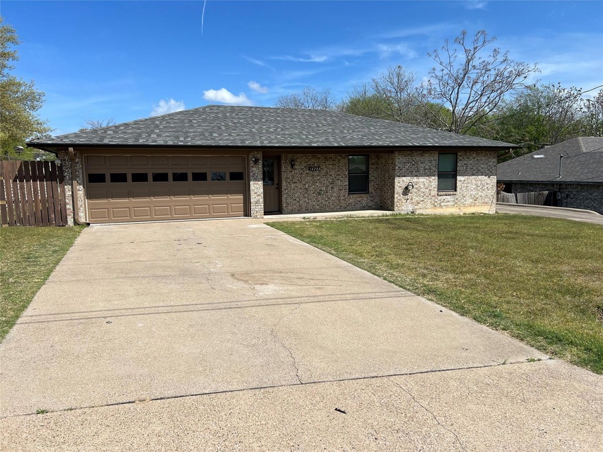 1428 W Ball St, Weatherford, TX 76086 - photo 1