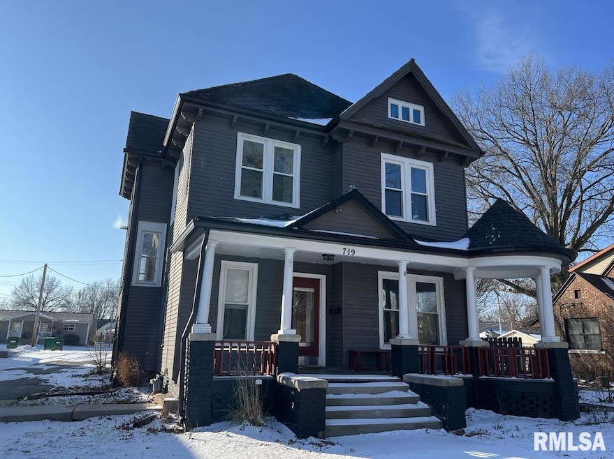 719 W Adams Rd, Macomb, IL 61455 - photo 1