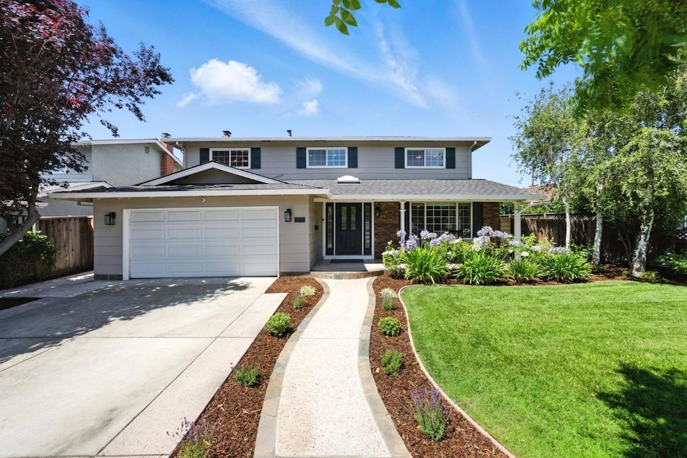 Sold $2,075,000 • Co-Listing Agent