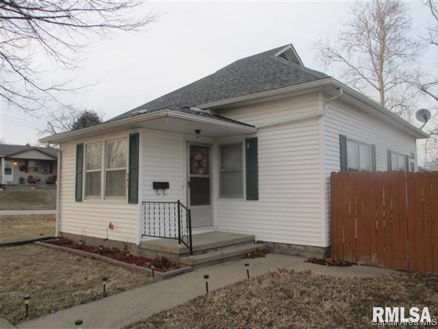 351 W Springfield St, Virginia, IL 62691 - photo 1