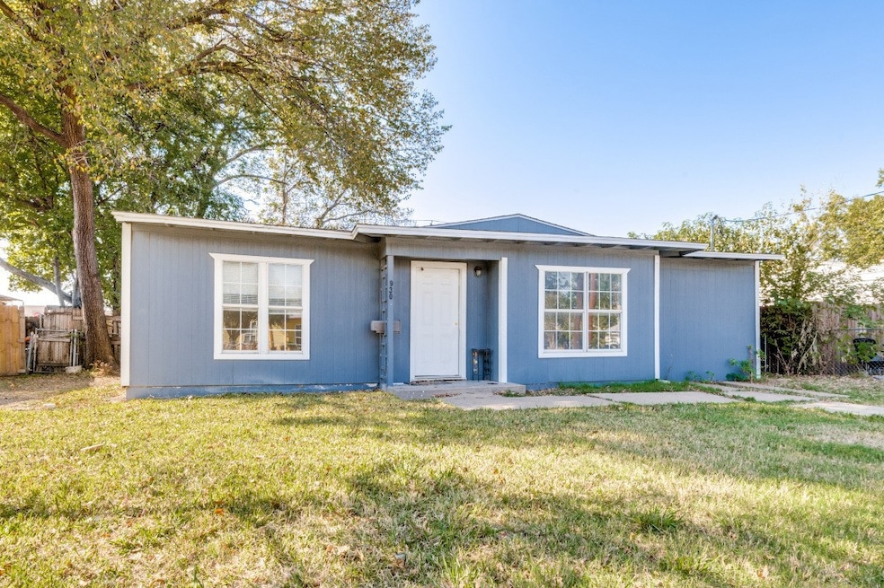 930 Shawnee Trace, Grand Prairie, TX 75051 - photo 1