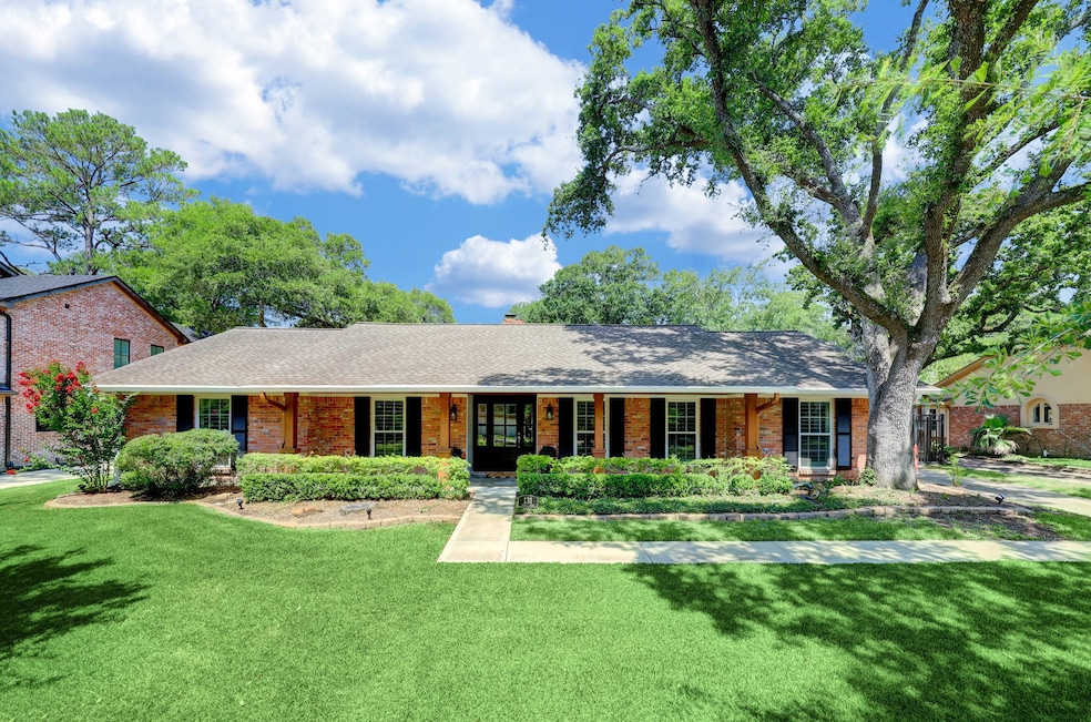 131 Stoney Creek Dr, Houston, TX 77024 - photo 1