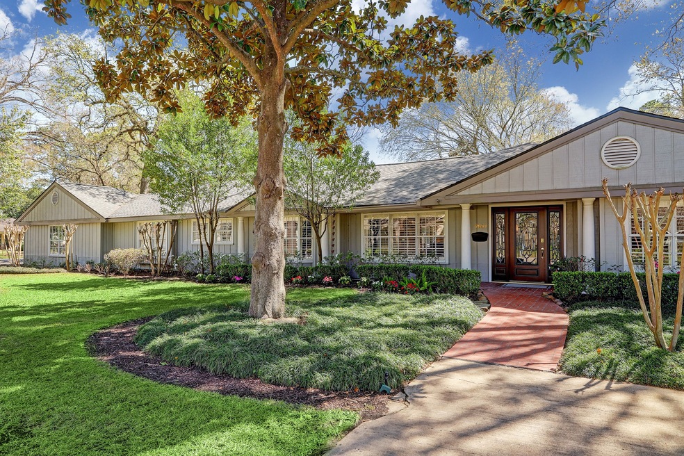 7601 Wedgewood Ln, Houston, TX 77055 - photo 1