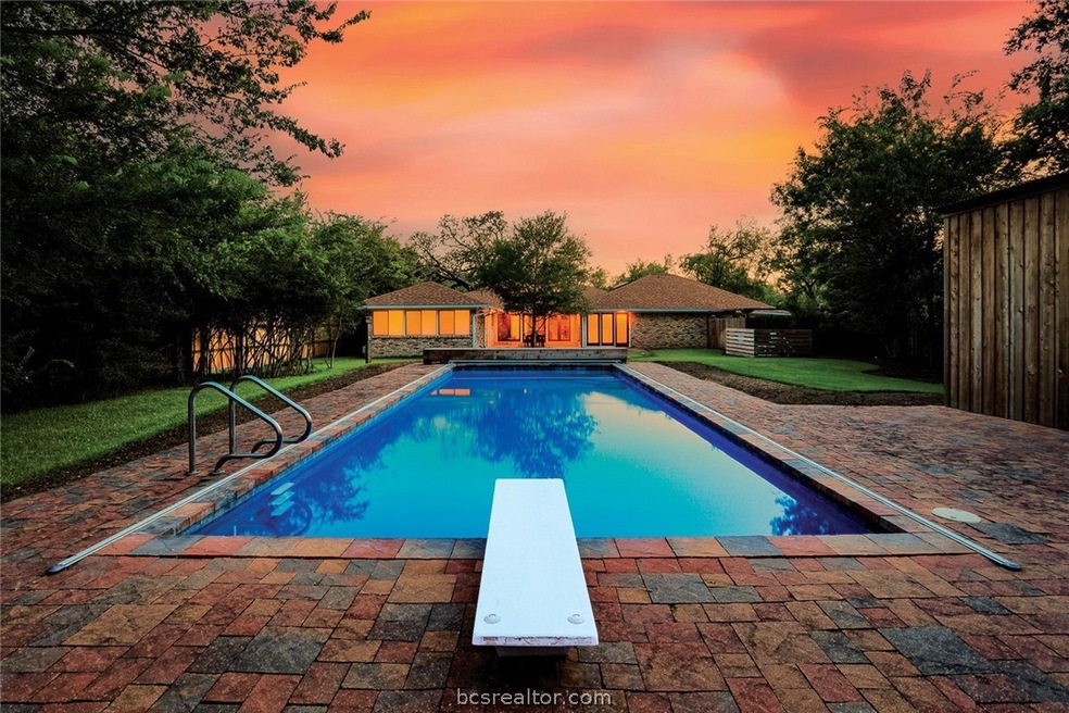 1811 Shadowwood Dr, College Station, TX 77840 - photo 1