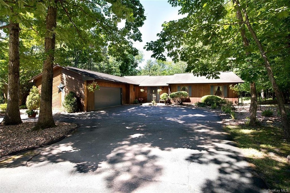 81 Wildwood Cir, Bloomingburg, NY 12721 - photo 1