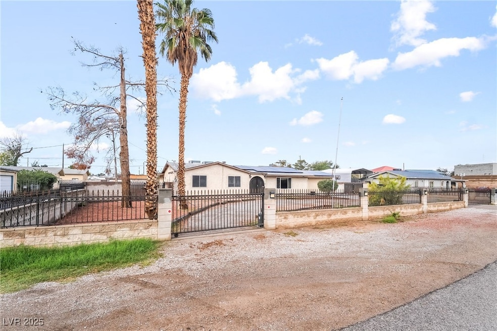 2275 Covey Ln, Las Vegas, NV 89115 - photo 1