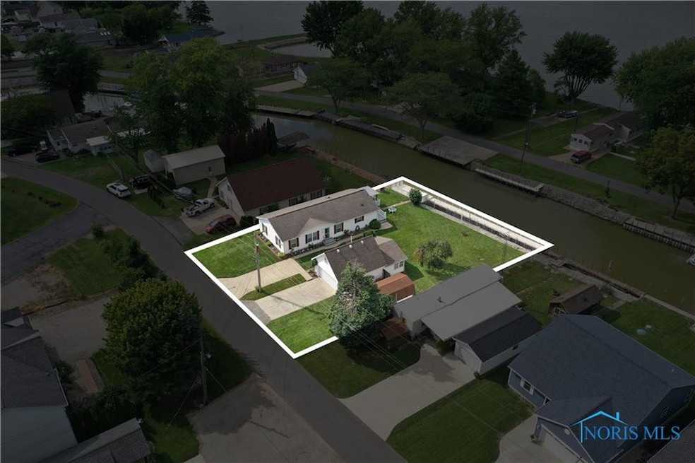 2915 W Risingsun Rd, Port Clinton, OH 43452 - photo 1