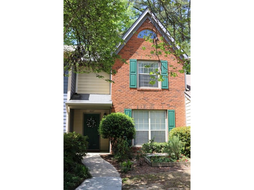 Beautiful 2 Story Traditional Townhome!