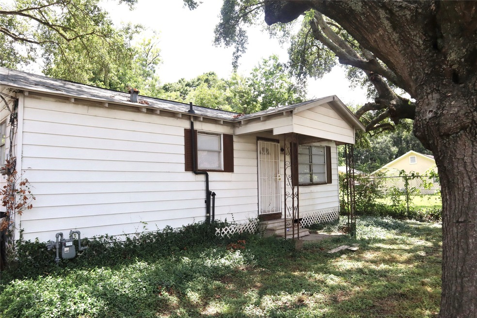 805 Ringold St, Houston, TX 77088 - photo 1