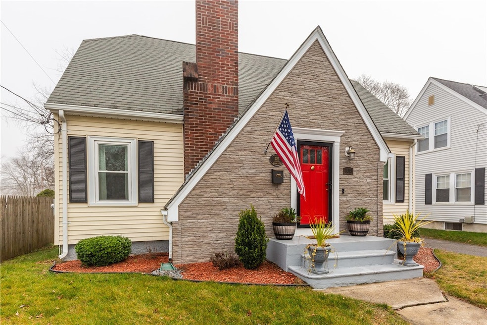 708 Willett Ave, Riverside, RI 02915 - photo 1