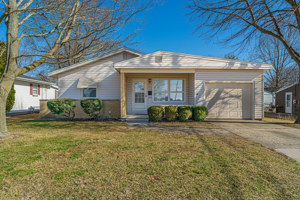 1424 Pulaski St, Lincoln, IL 62656 - photo 1