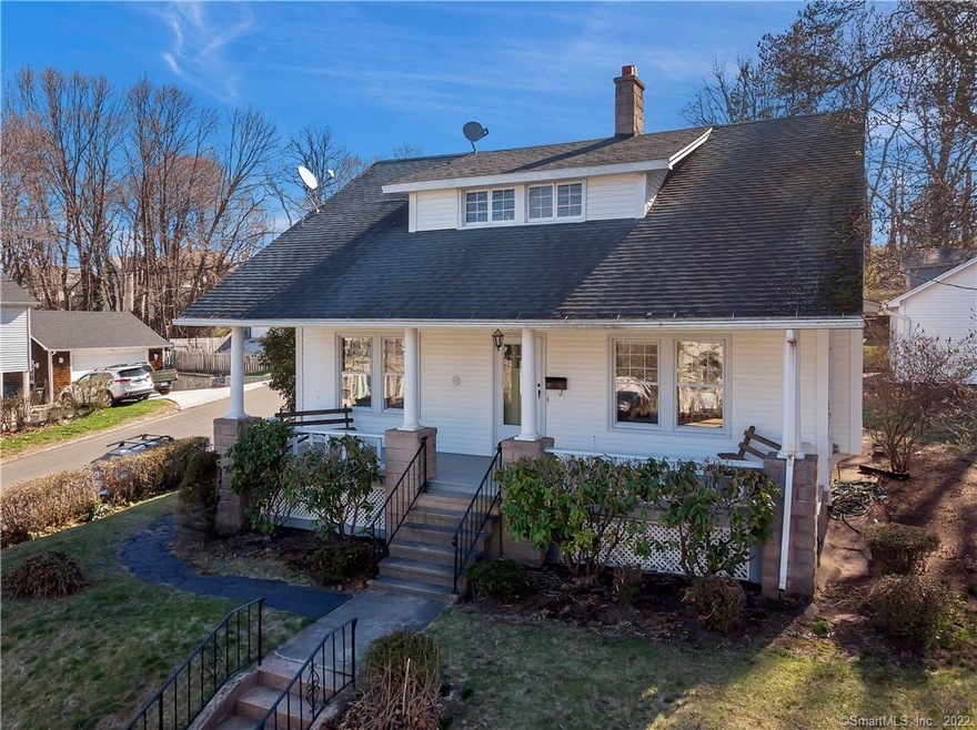 1073 Townsend Ave, New Haven, CT 06512 - photo 1