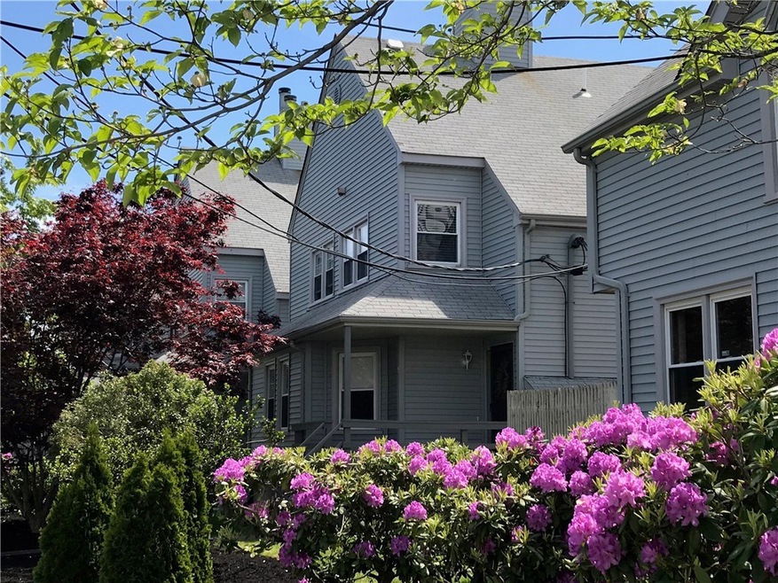 Lush, Quiet and Serene Townhouse...