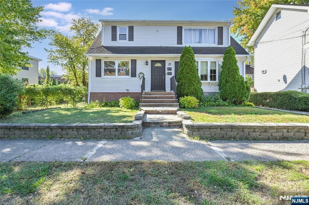 Pending $749,900 • Co-Listing Agent