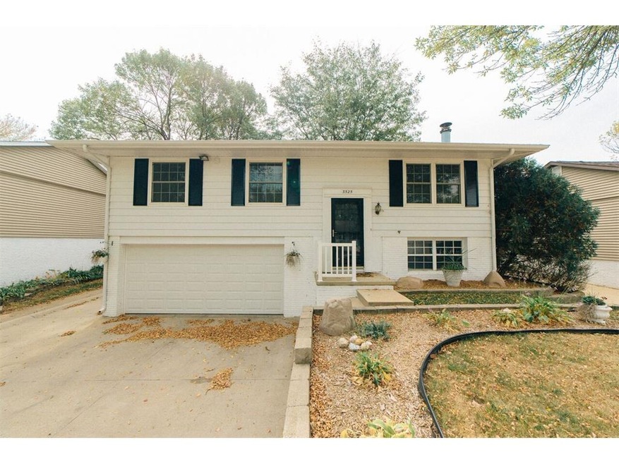 3525 Dunham Dr SW, Cedar Rapids, IA 52404 - photo 1