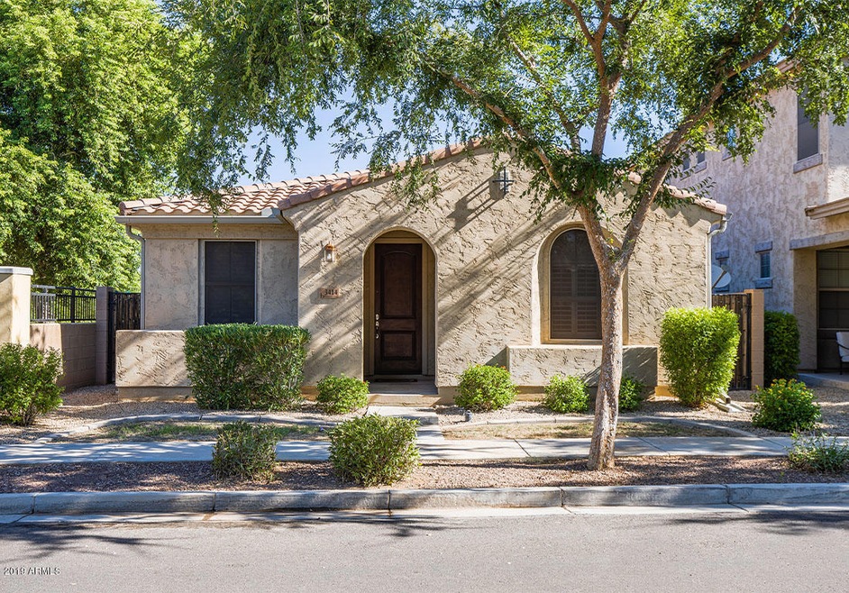 Beautiful home in Higley Park!
