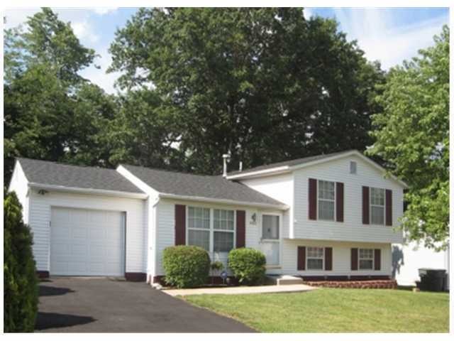 682 Cherryhurst Dr, Columbus, OH 43228 - photo 1