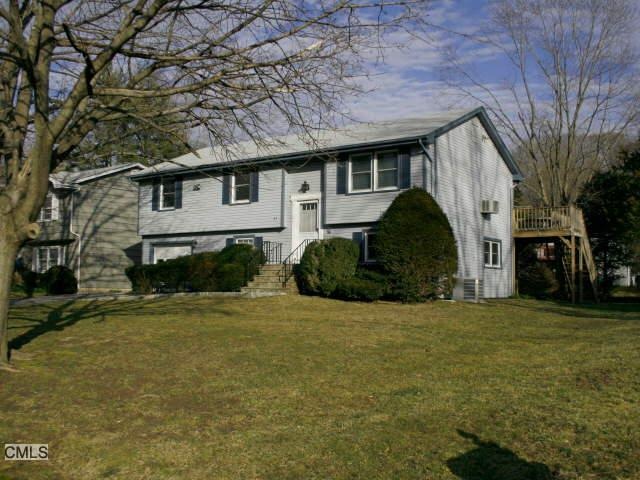 97 Three Lakes Dr, Stamford, CT 06902 - photo 1