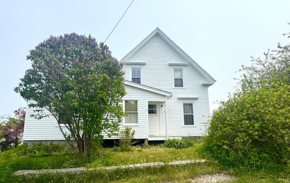 33 Carver St, Vinalhaven, ME 04863 - photo 1