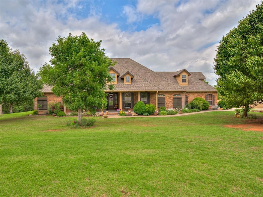 View of front facade with a front yard