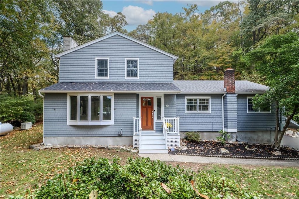 4 Twin Rocks Dr, New Fairfield, CT 06812 - photo 1