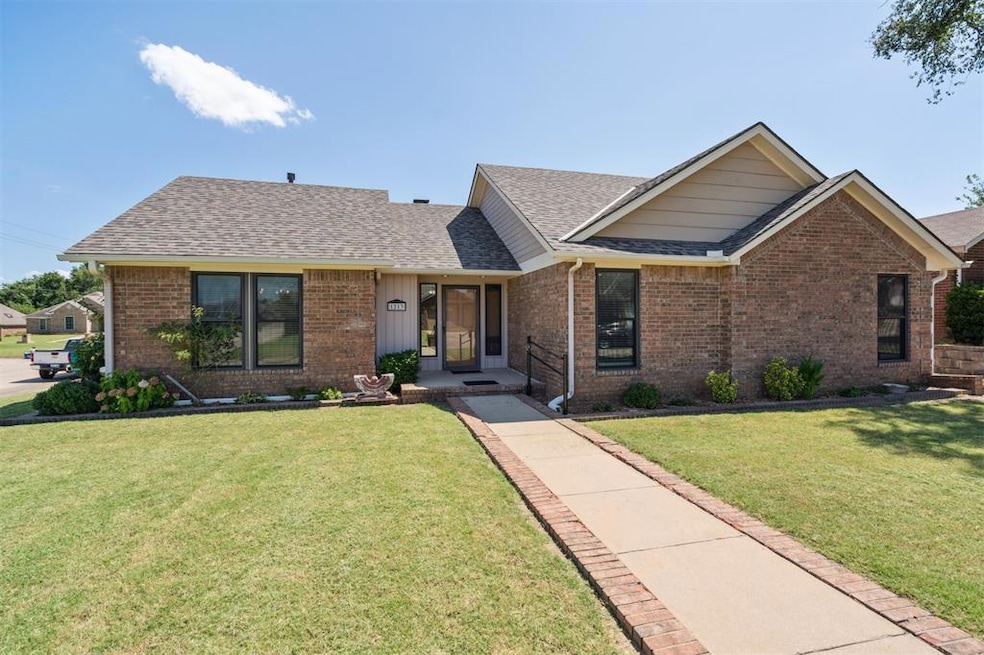 1213 Castle Creek St, Shawnee, OK 74804 - photo 1
