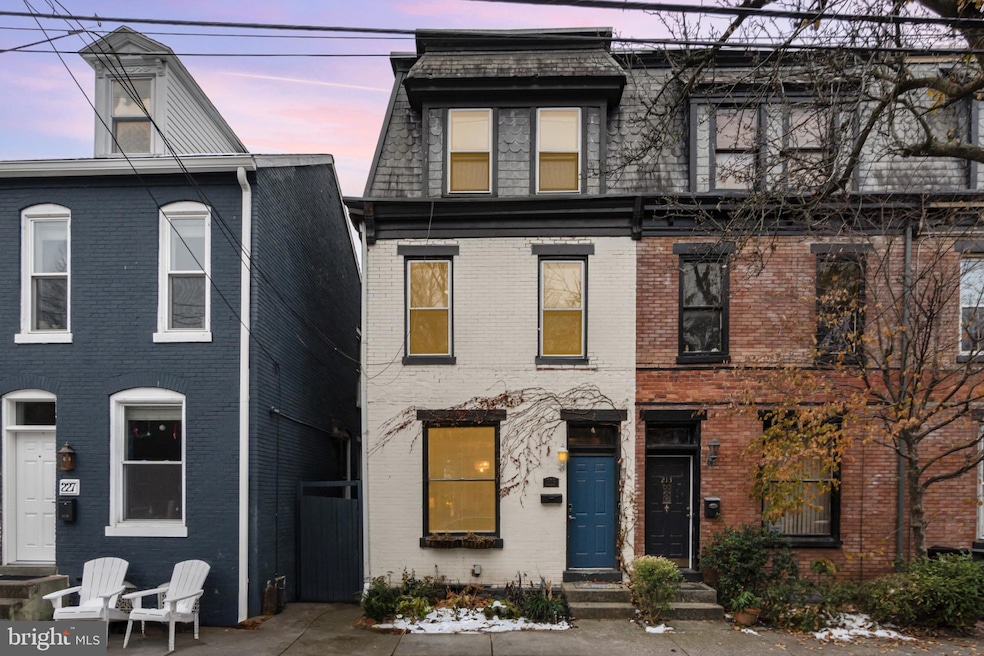 215 Muench St, Harrisburg, PA 17102 - photo 1