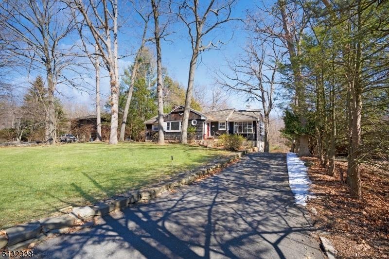 70 Skyline Dr, Oakland, NJ 07436 - photo 1