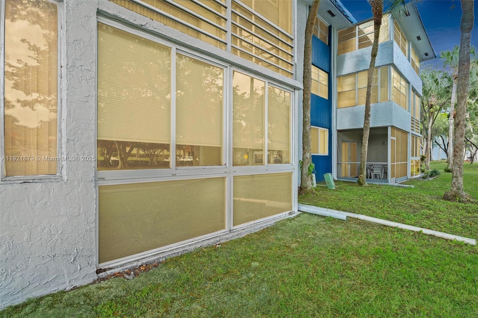 3140 Holiday Springs Blvd unit 9-102, Margate, FL 33063 - photo 1