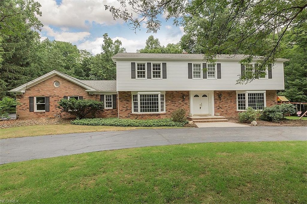 Welcome to 25 Fox Glen Rd in Pebble Brook: enchant