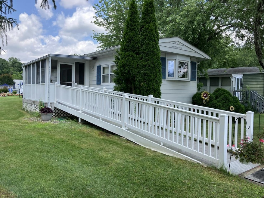 275 Pine View Way unit 88-275, Spotswood, NJ 08884 - photo 1