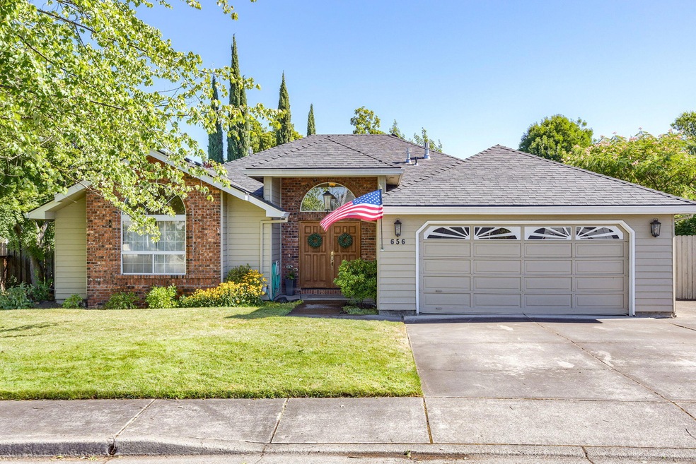 656 Vincent Ave unit 3, Central Point, OR 97502 - photo 1