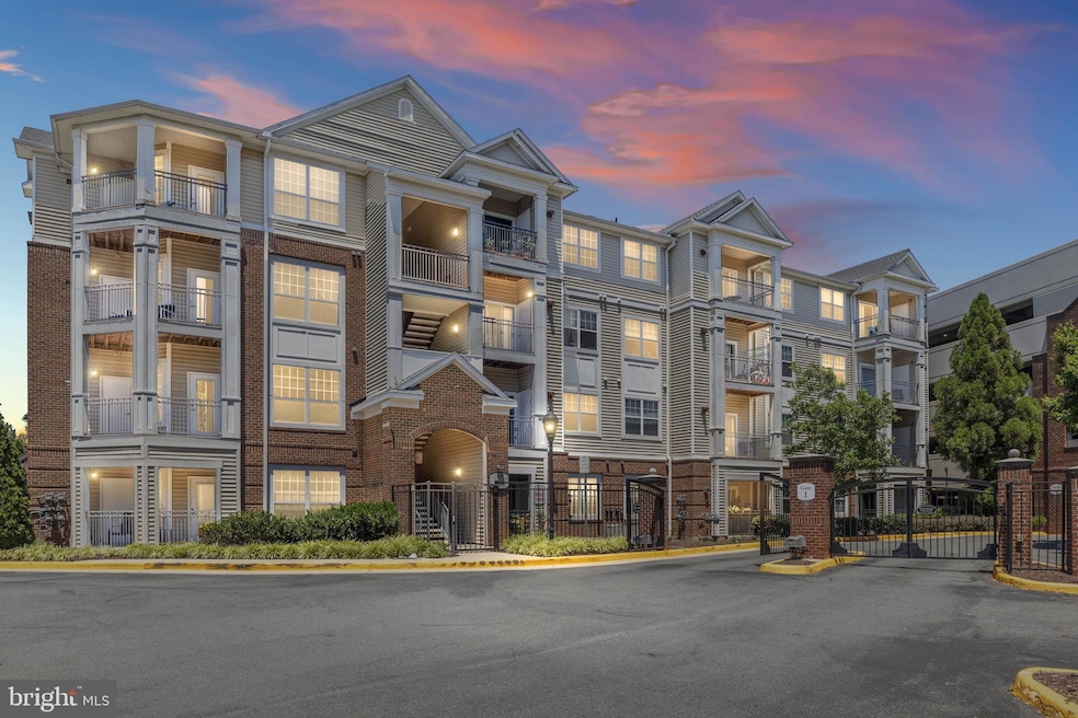 12909 Centre Park Cir unit 405, Oak Hill, VA 20171 - photo 1