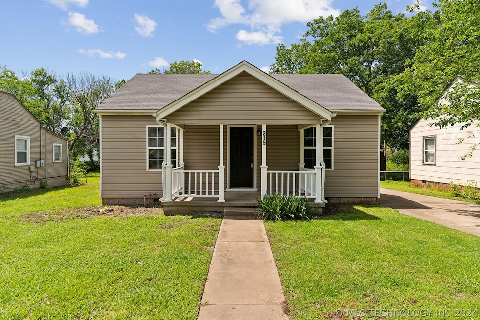315 S Weenonah Ave, Claremore, OK 74017 - photo 1