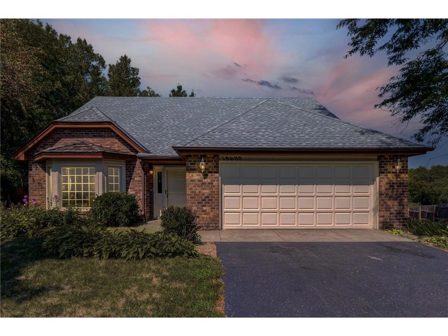 Excellent 3 bed, 2 bath, 2 car garage home in Minn