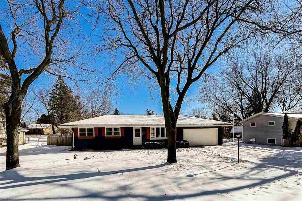 2416 W Hill Dr, Fitchburg, WI 53711 - photo 1