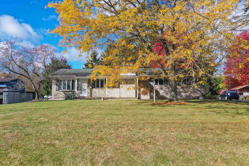 5151 Blossom Dr, Flushing, MI 48433 - photo 1