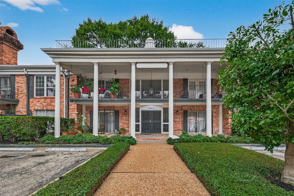 3400 Timmons Ln unit 31, Houston, TX 77027 - photo 1